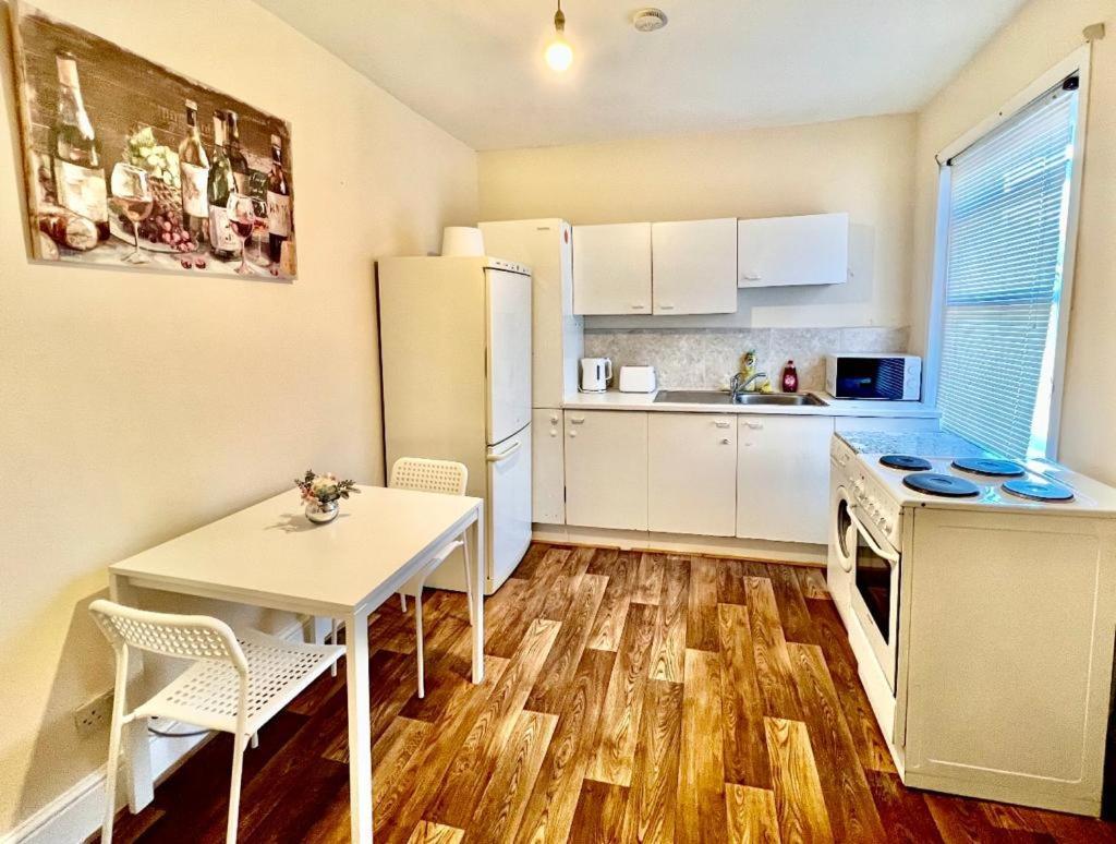 Studio Flat In Colliers Wood Apartment London Exterior photo
